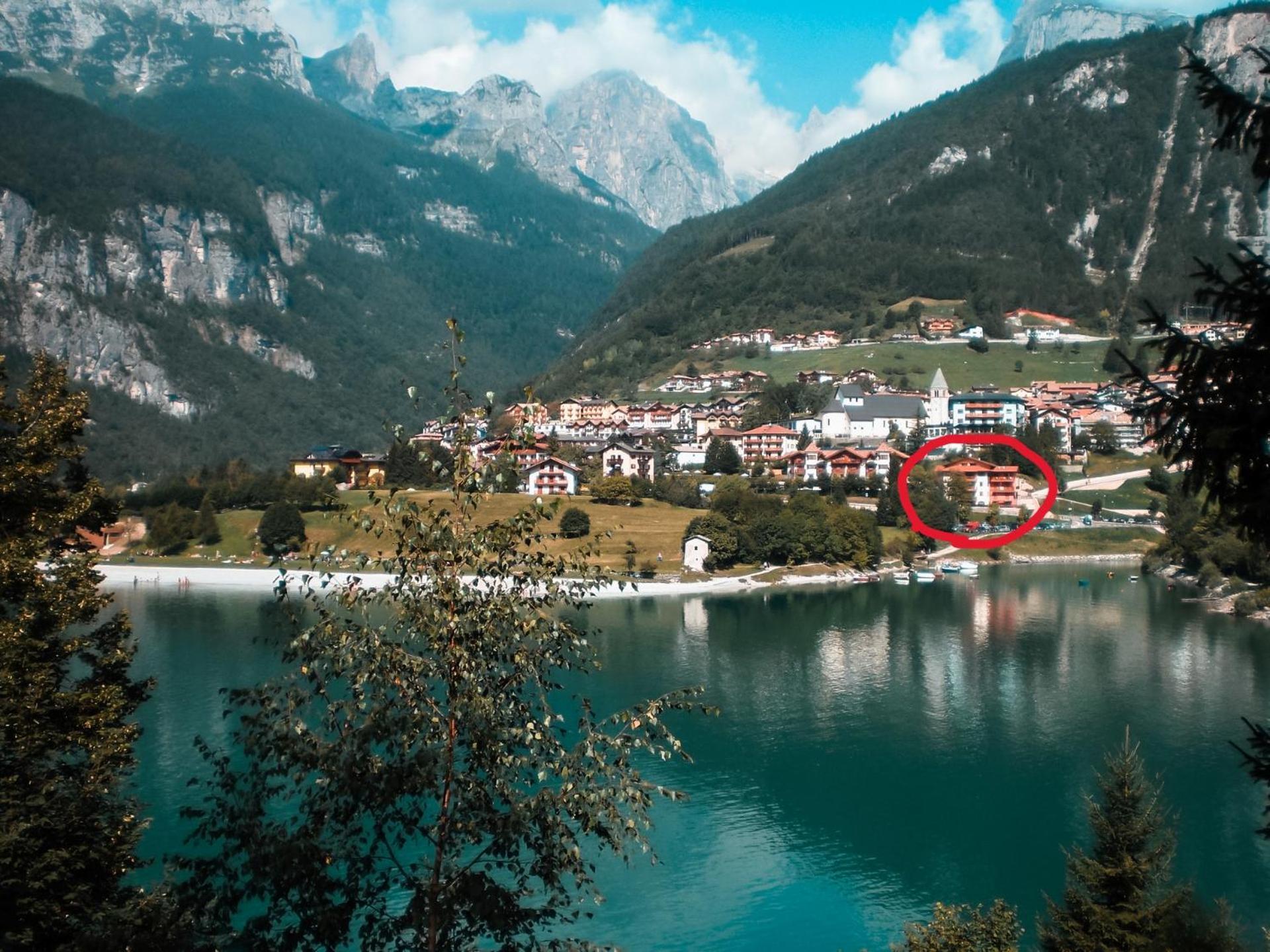 Attico Con Vista Sul Lago E Montagne A Molveno Bagian luar foto
